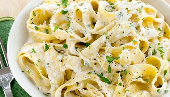 غذای اصلی/ نحوه درست کردن پاستا با سس آلفردو