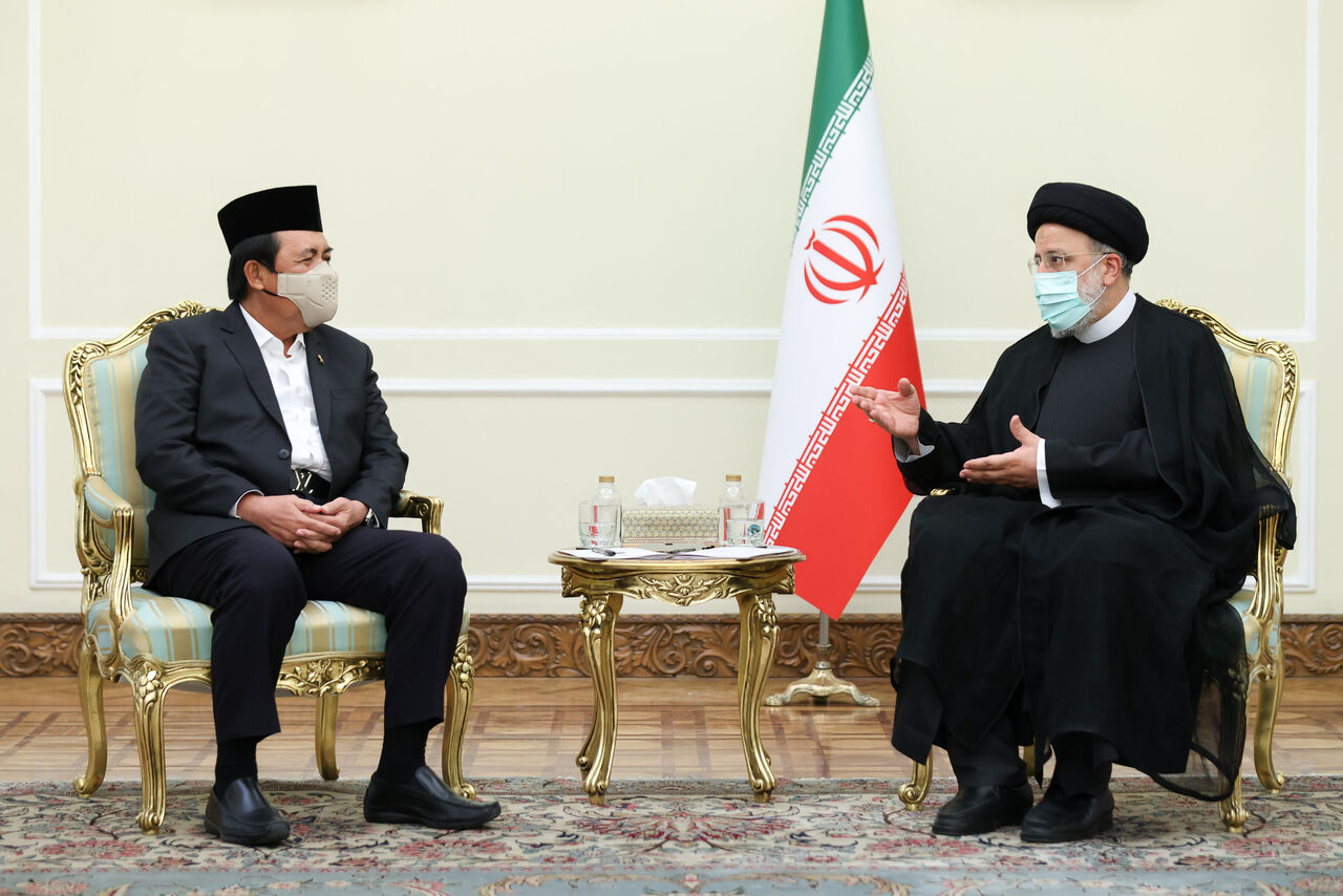 رئیسی: اراده ایران برای توسعه روابط با اندونزی در همه حوزه‌ها جدی است