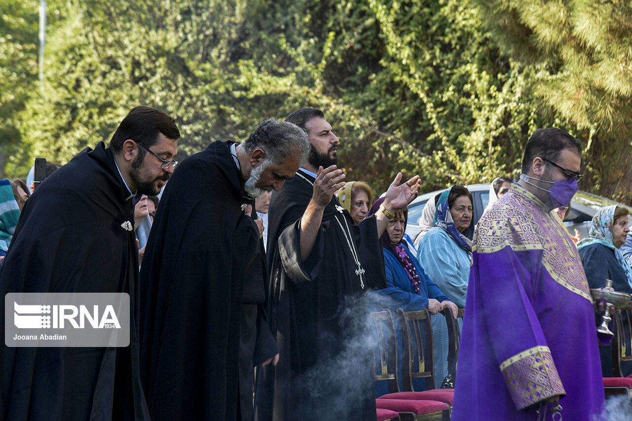 عکس/ مراسم بزرگداشت بازگشت صلیب مقدس در کلیسای صلیبی تهران