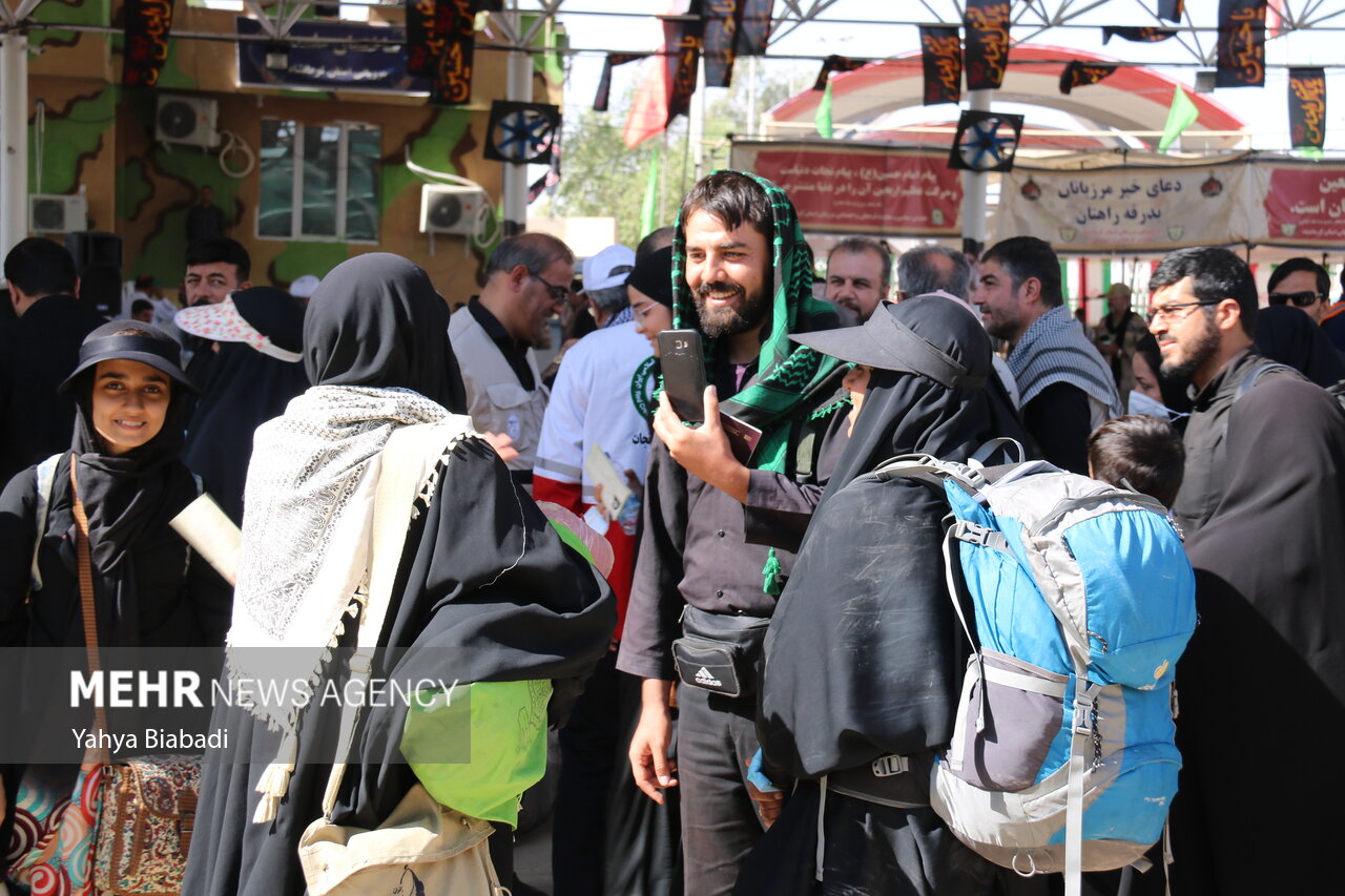 عکس/ بازگشت زوار اربعین حسینی از مرز خسروی