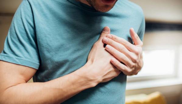 چگونه بفهمیم درد سینه از قلب است یا معده؟