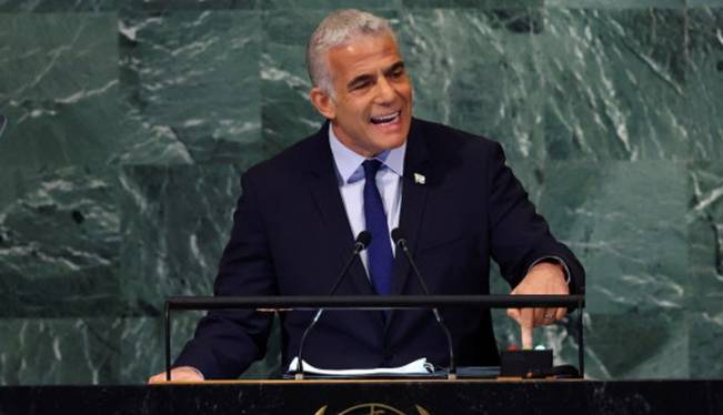 نخستوزیر رژیم صهیونیستی: گزینه نظامی علیه ایران باید روی میز باشد
