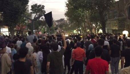کیهان: پادوهای دشمن نقاب انداختند به جنایتکاران امان ندهید
