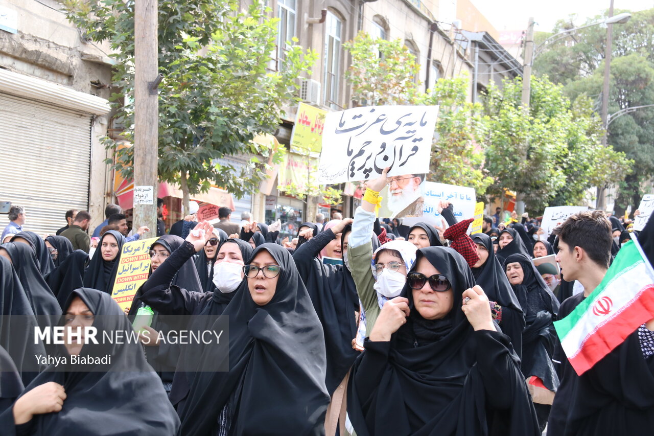 عکس/ راهپیمایی کرمانشاهی ها پس از اقامه نماز جمعه
