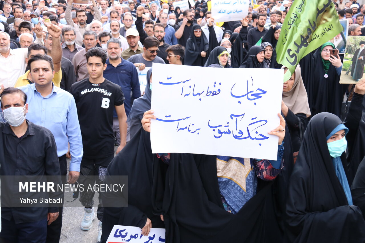 عکس/ راهپیمایی کرمانشاهی ها پس از اقامه نماز جمعه