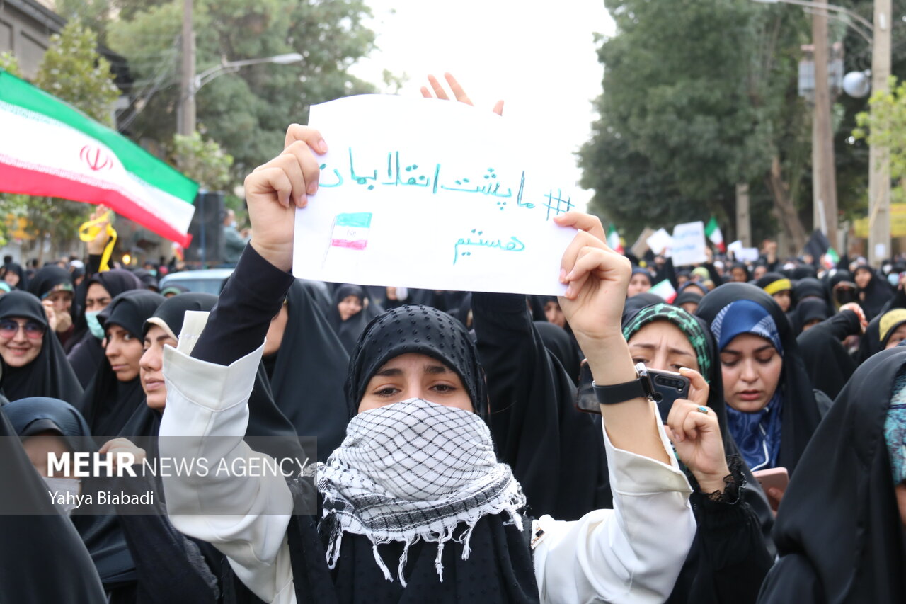 عکس/ راهپیمایی کرمانشاهی ها پس از اقامه نماز جمعه