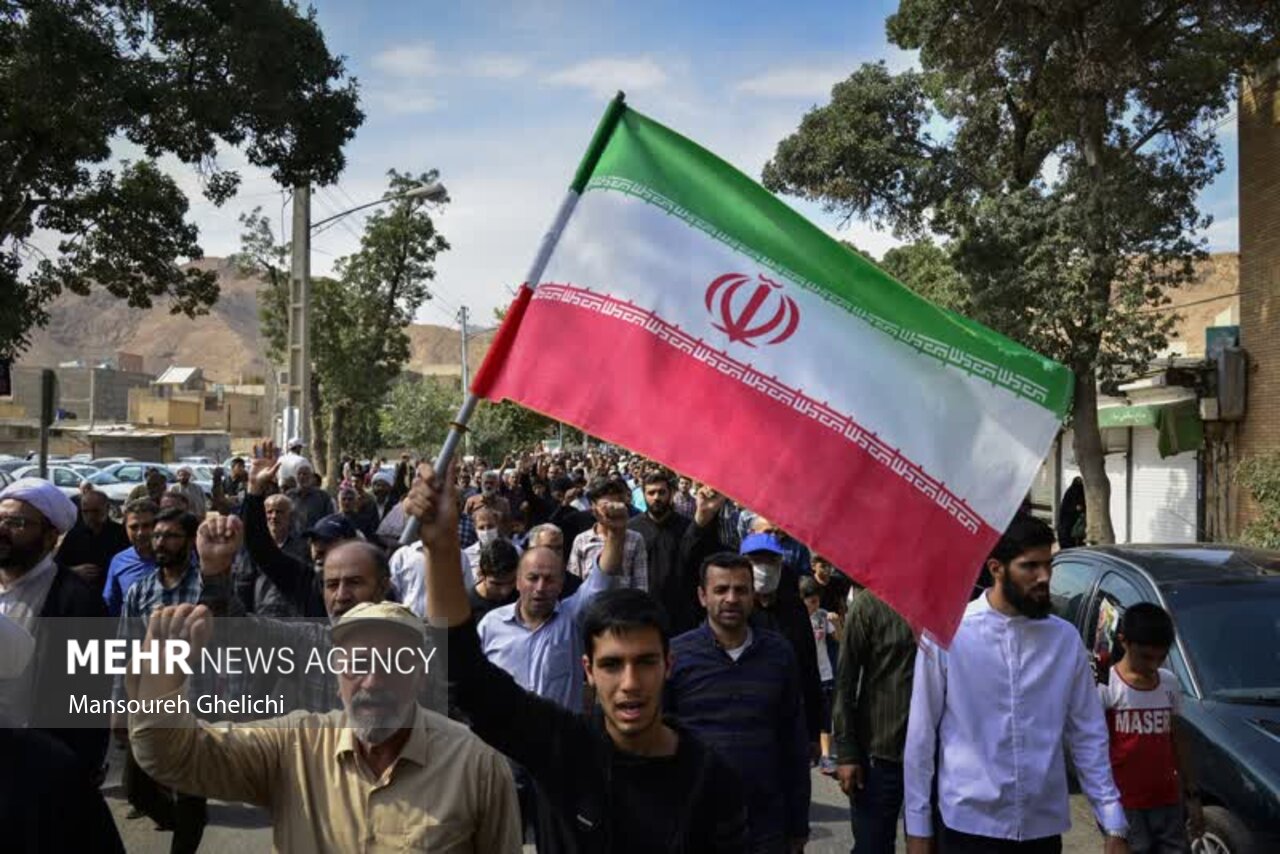تصاویری در حاشیه راهپیمایی شاهرودی ها پس از نماز جمعه 