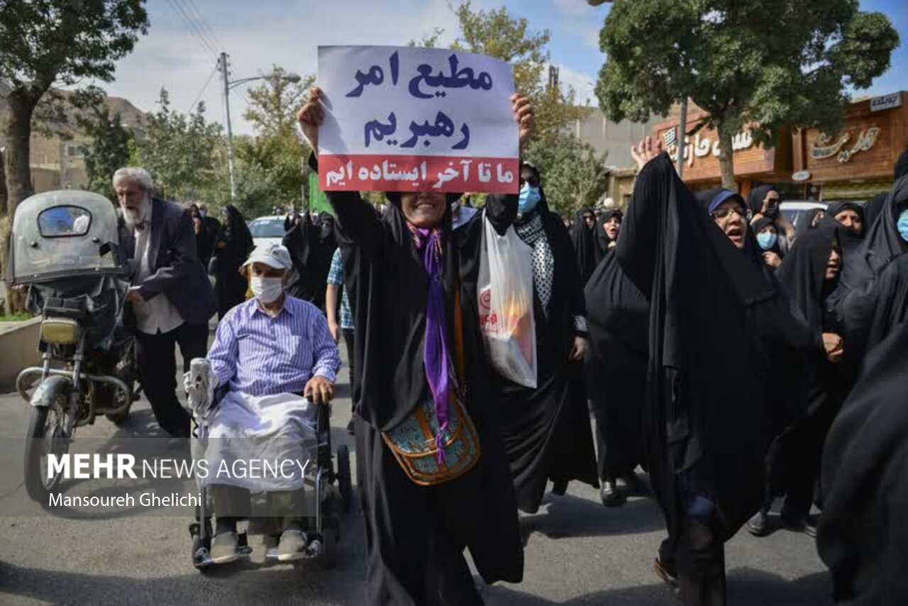 تصاویری در حاشیه راهپیمایی شاهرودی ها پس از نماز جمعه 
