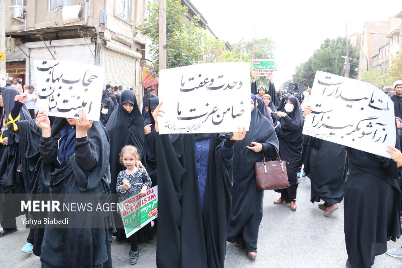 عکس/ راهپیمایی کرمانشاهی ها پس از اقامه نماز جمعه
