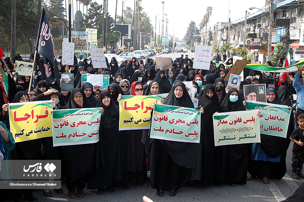 عکس/ حضور پر رنگ بانوان نوشهری راهپیمایی علیه آشوب گران 