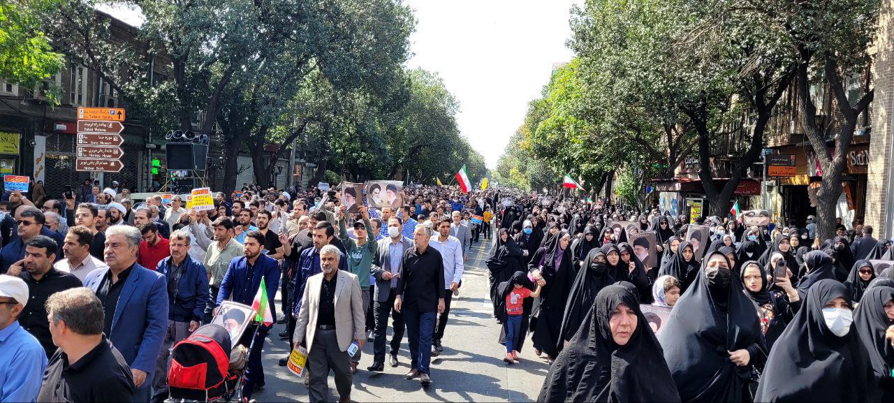 عکس/ راهپیمایی نمازگزاران تبریز در محکومیت اغتشاشات اخیر 