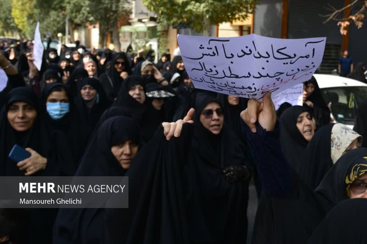 تصاویری در حاشیه راهپیمایی شاهرودی ها پس از نماز جمعه 