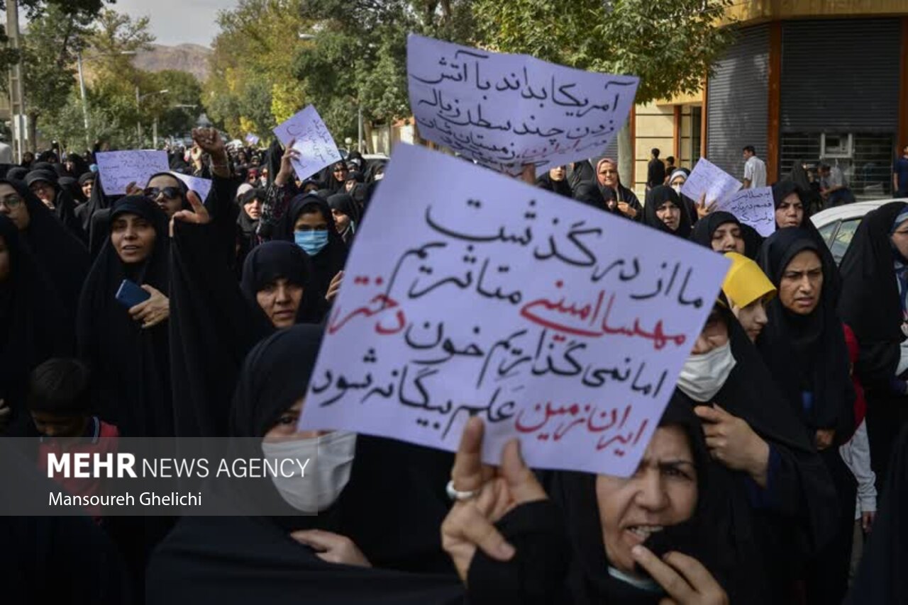 تصاویری در حاشیه راهپیمایی شاهرودی ها پس از نماز جمعه 