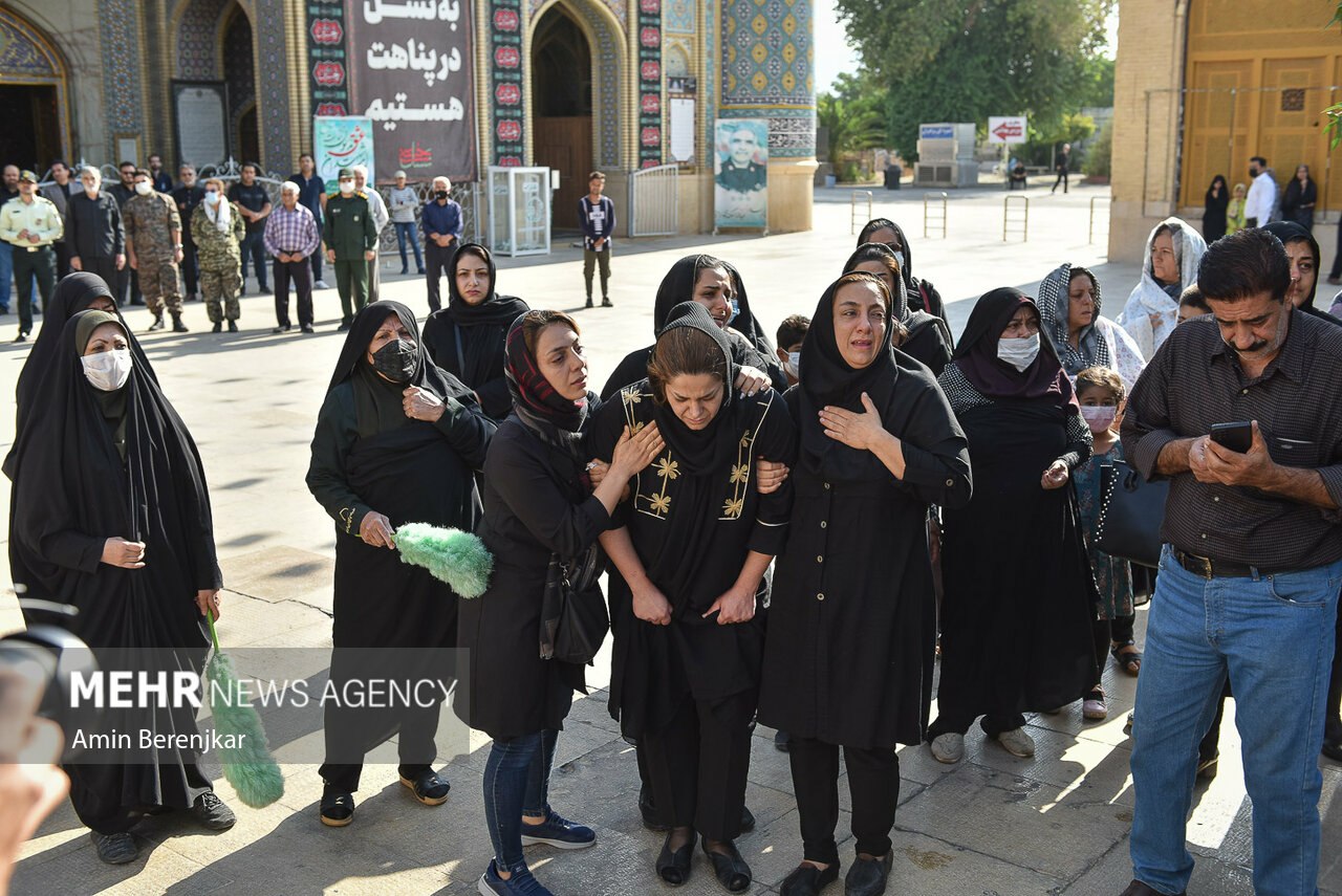 عکس/ تشییع شهید مدافع امنیت در شیراز