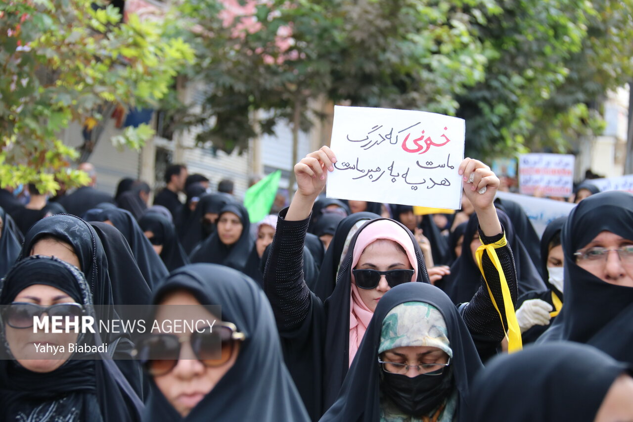 عکس/ راهپیمایی کرمانشاهی ها پس از اقامه نماز جمعه