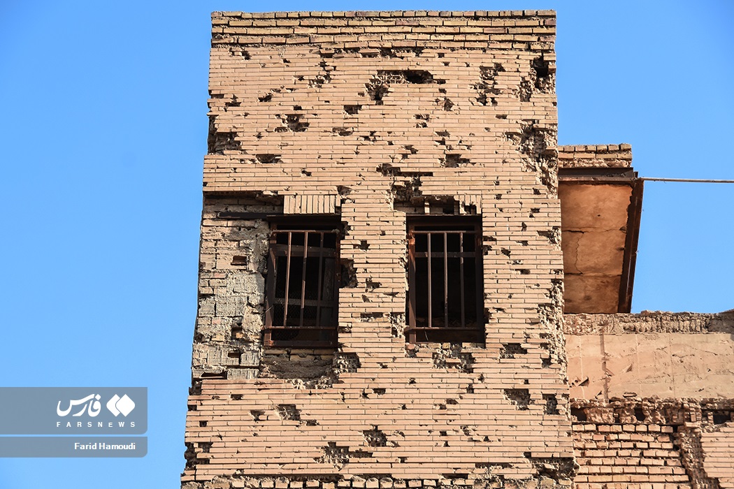 عکس/ آمده ایم که بمانیم؛ جمله ای تلخ و تاریخی بر روی دیواری در خرمشهر