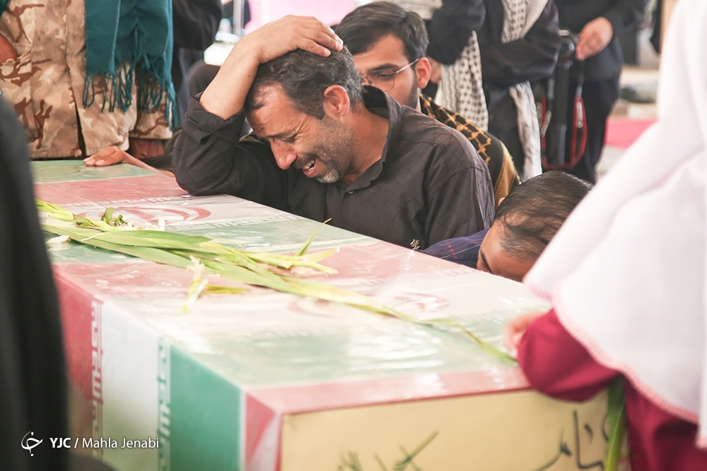 عکس/ تشییع سه شهید گمنام در کرمان