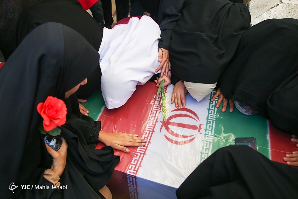 عکس/ تشییع سه شهید گمنام در کرمان
