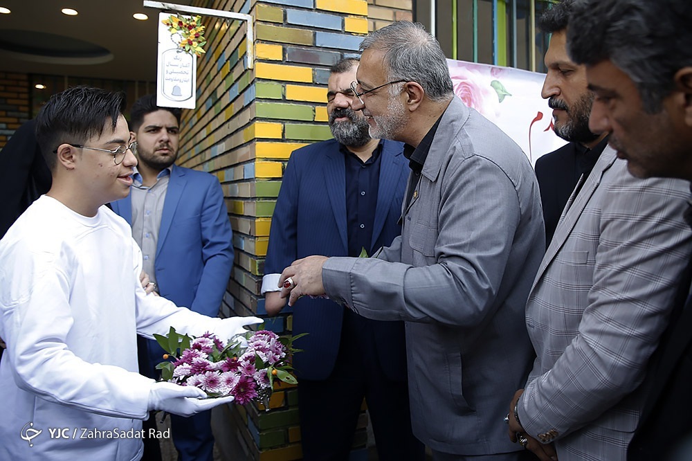 مراسم آغاز سال تحصیلی جدید در مدرسه استثنایی ساریخانی تهران