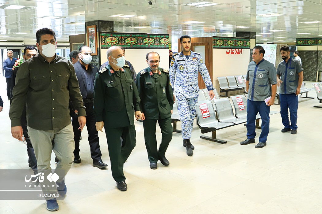 عکس/ عیادت فرمانده‌کل سپاه از مجروحان اغتشاشات تهران