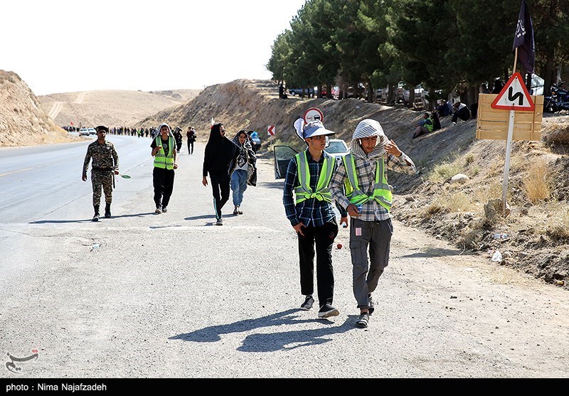 عکس/ پیاده‌روی زائران امام رضا (ع)