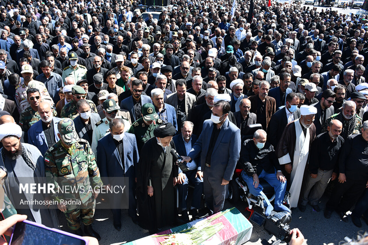عکس/ وداع با پیکر مطهر شهید «حسین یوسفی» در بیرجند