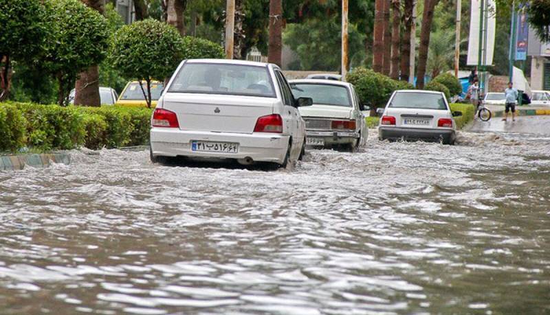 بارندگی شدید موجب آبگرفتگی معابر و خیابان‌های رامسر شد