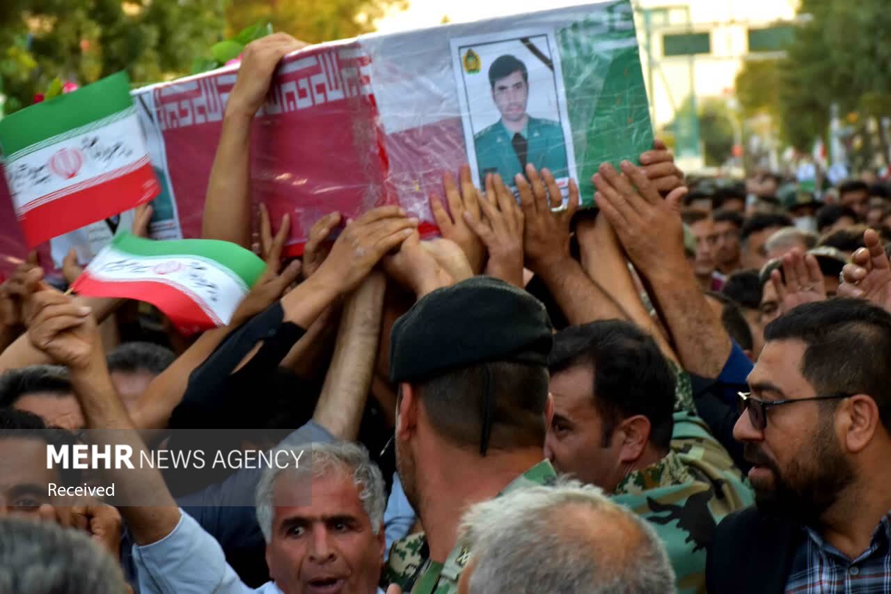 عکس/ تشییع پیکر شهید «مسلم جاویدی‌مهر» شهید مدافع امنیت در قوچان