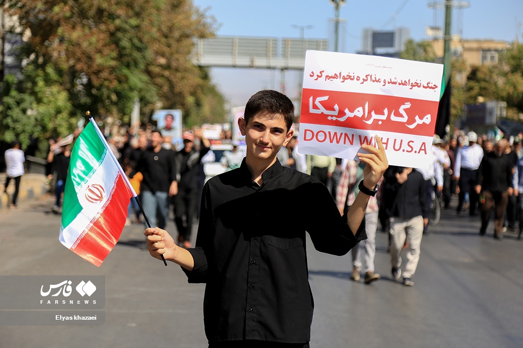 عکس/ نسل دهه هشتاد و نود پای کار انقلاب