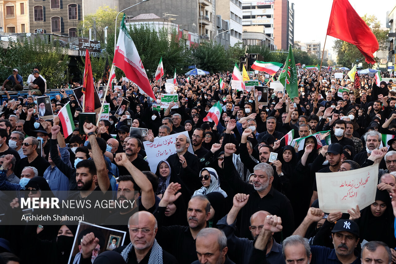 عکس/ فریاد تهرانی ها در میدان انقلاب 