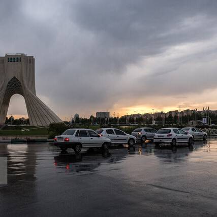 رگبار باران در ارتفاعات شمال شرق تهران؛ وزش باد شدید در نیمه غربی و جنوبی پایتخت