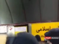 تشکر مردم از نیروی انتظامی در متروی میدان انقلاب اسلامی