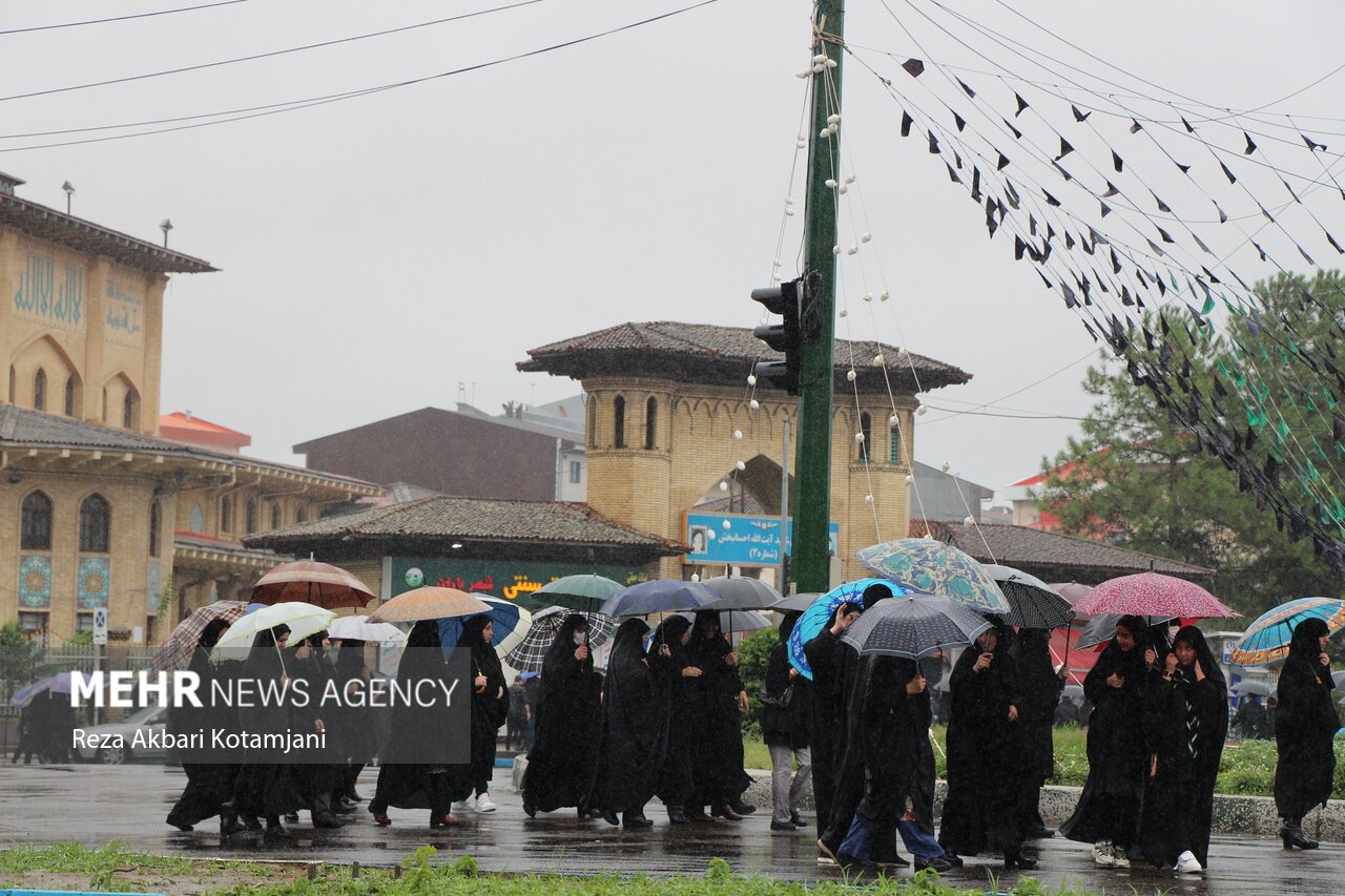 تجمع امت رسول الله (ص) در رشت زیر باران 