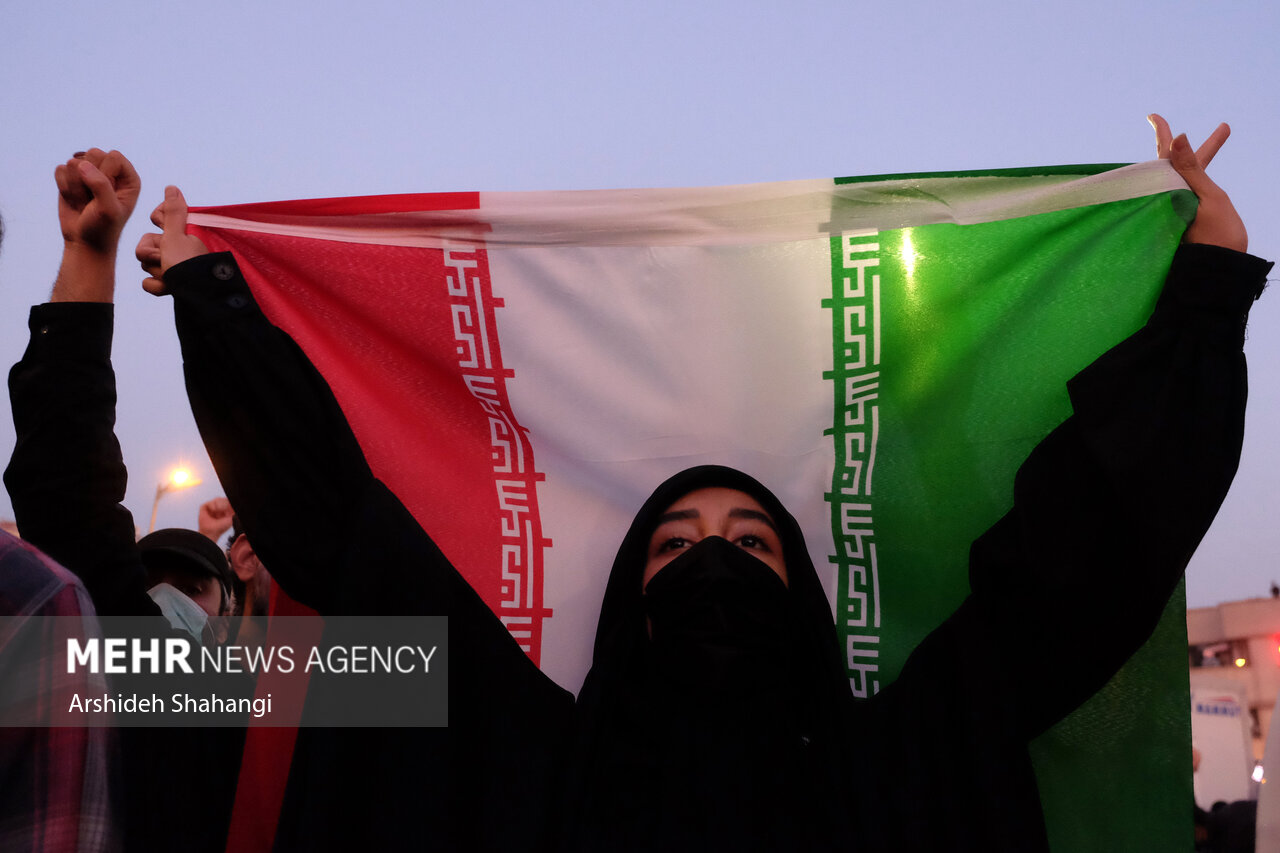عکس/ فریاد تهرانی ها در میدان انقلاب 