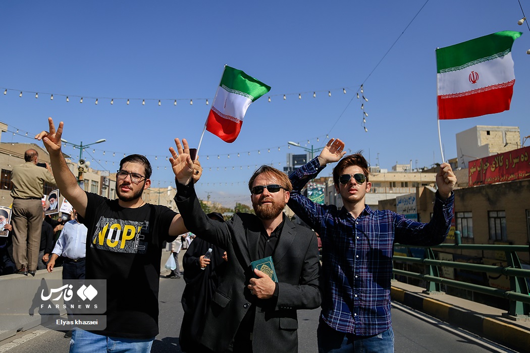 عکس/ نسل دهه هشتاد و نود پای کار انقلاب