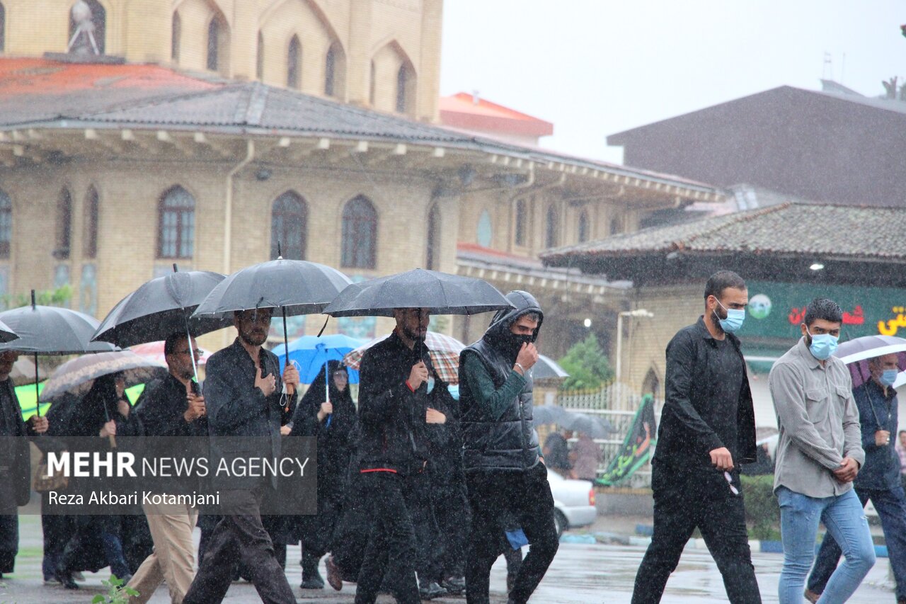 تجمع امت رسول الله (ص) در رشت زیر باران 