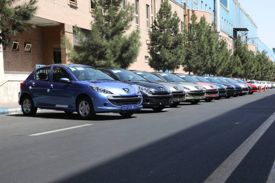 چرا خریداران خودرو رنگ های خنثی را انتخاب می کنند؟
