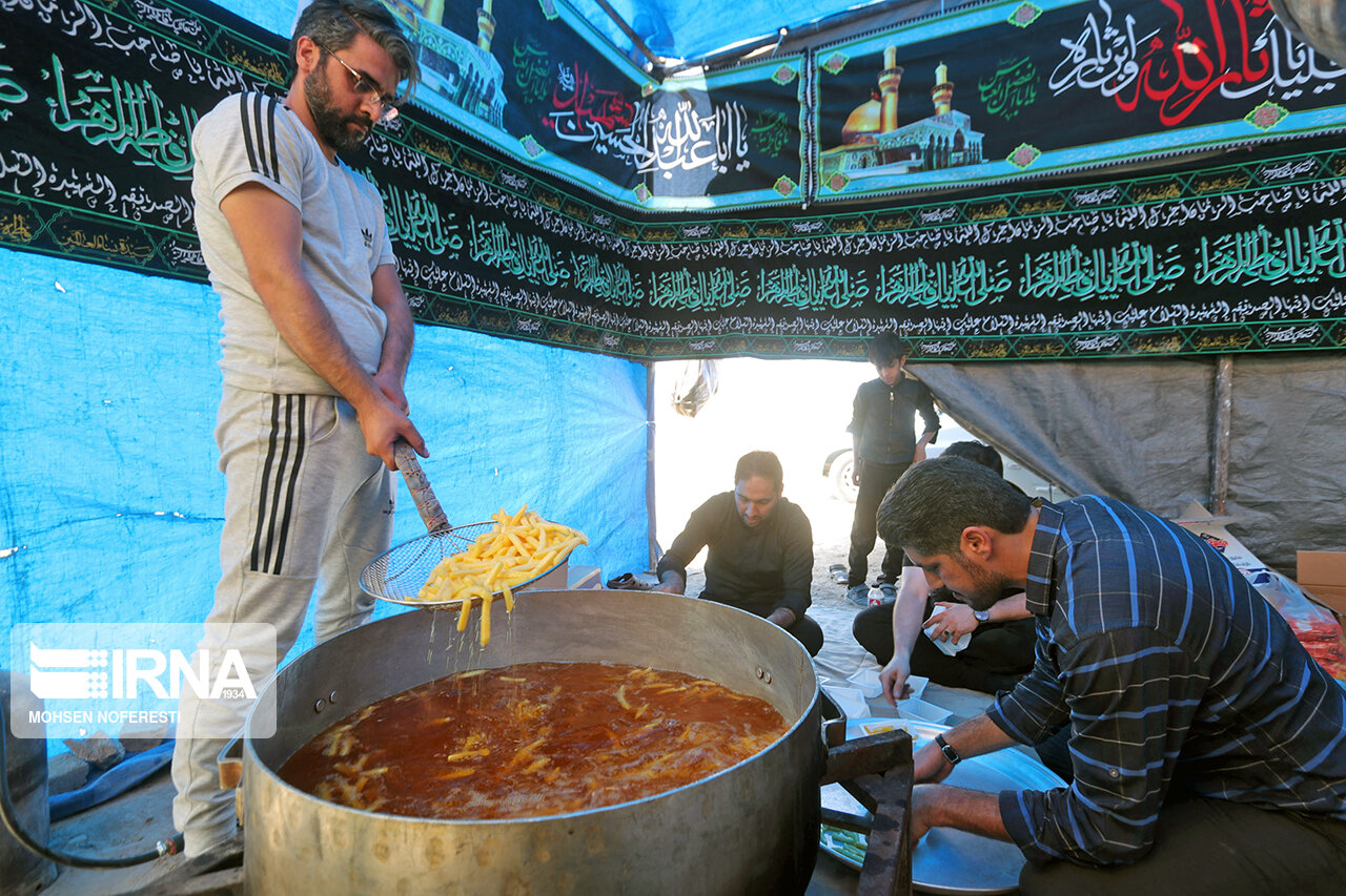 عکس/ خادمان زائران پیاده رضوی