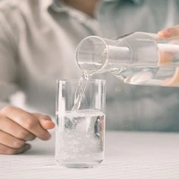 آیا بدن واقعا به ۸ لیوان آب در روز نیاز دارد؟