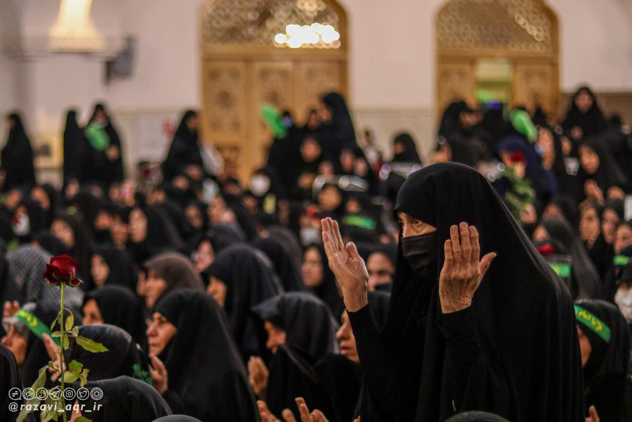 همایش زنان تاریخ‌ساز نوغان در حرم مطهر رضوی