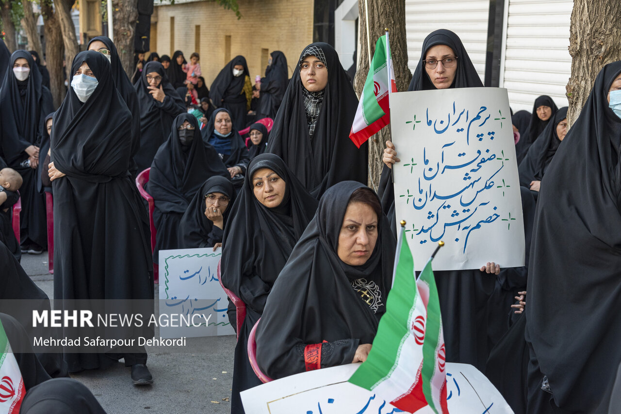 عکس/ اجتماع بزرگ بانوان استان چهارمحال و بختیاری