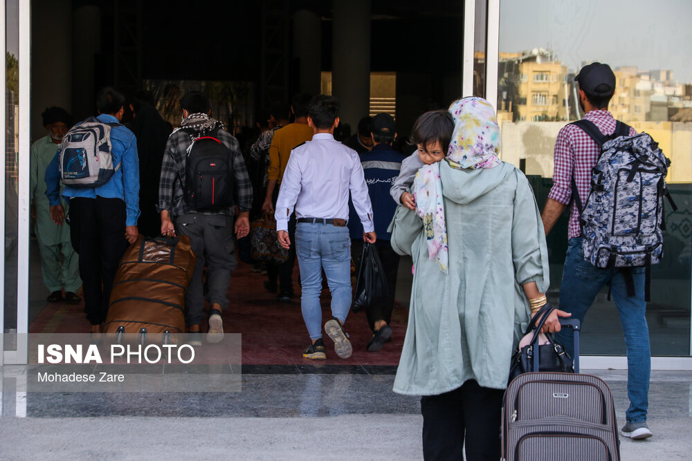 عکس/ بازگشت زائران از پایانه مسافربری امام رضا (ع)