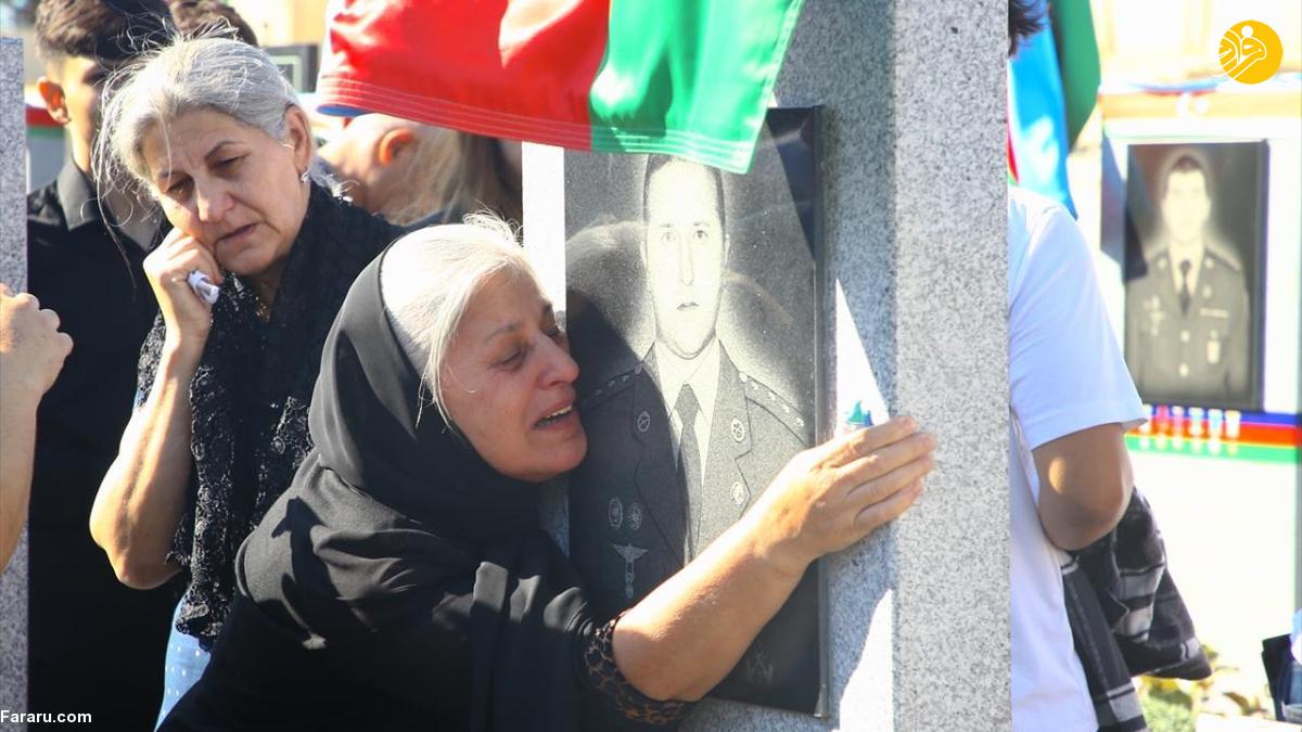 آذربایجانی‌ها بر سر مزار قربانیان جنگ قره‌باغ