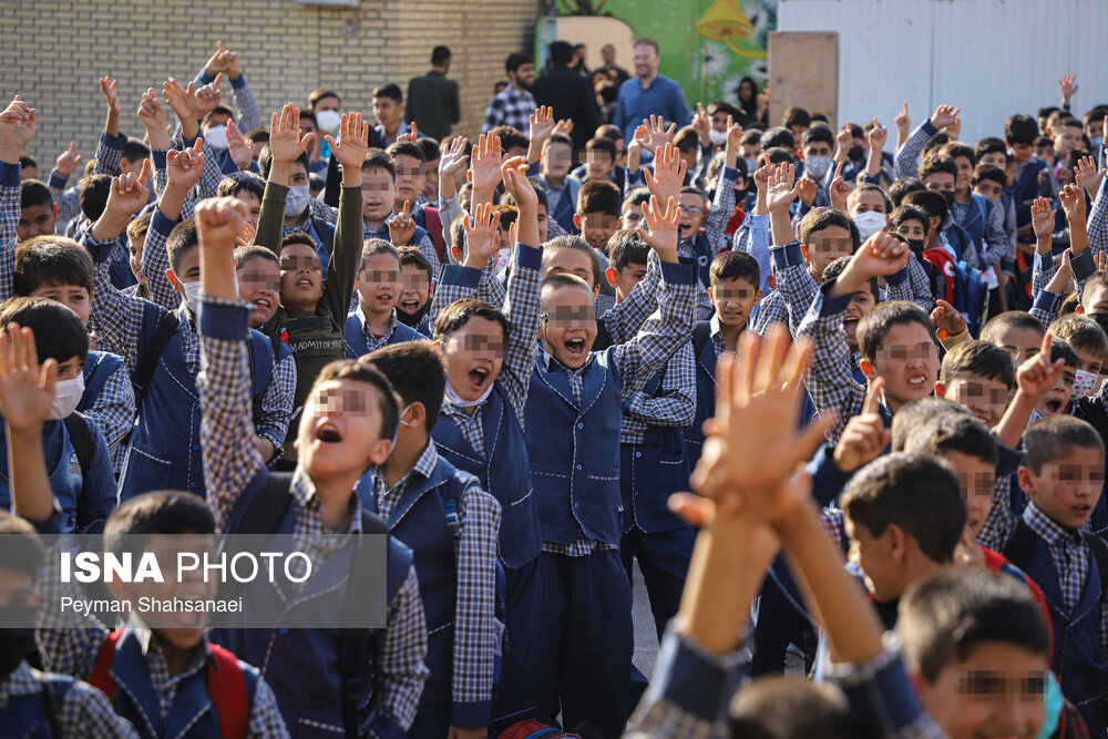 دانش آموزانی با کوله بار زندگی بر دوش