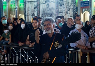 آیین لاله گردانی شام شهادت امام رضا (ع)