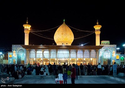 آیین لاله گردانی شام شهادت امام رضا (ع)