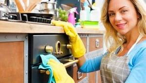 تمیز کردن وسایل خانه با این روش‌ها، خراب شان می‌کند!
