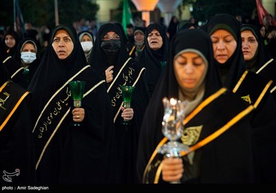 آیین لاله گردانی شام شهادت امام رضا (ع)