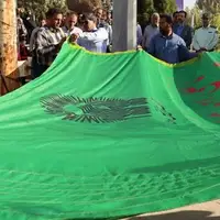 اهتزار پرچم سبز رضوی بر فراز میدان قدس رفسنجان