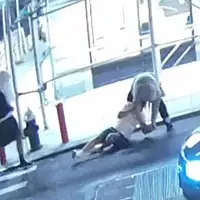 زورگیری دو مرد از یک شهروند وسط خیابان به خاطر یک ساعت گران‌قیمت!